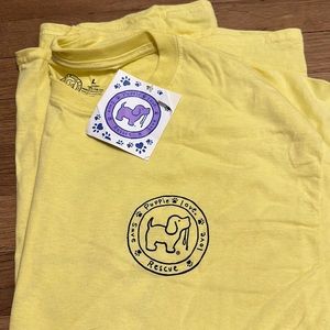 Size large Puppie love t-shirt in yellow